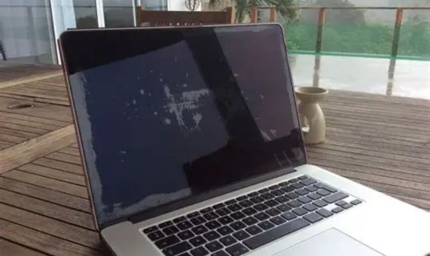 Màn hình MacBook bị xước