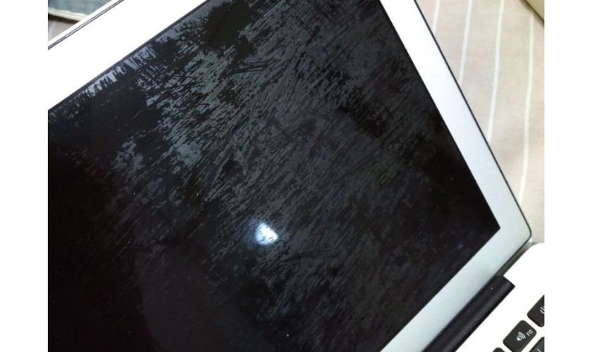 Màn hình MacBook bị xước có sửa được không