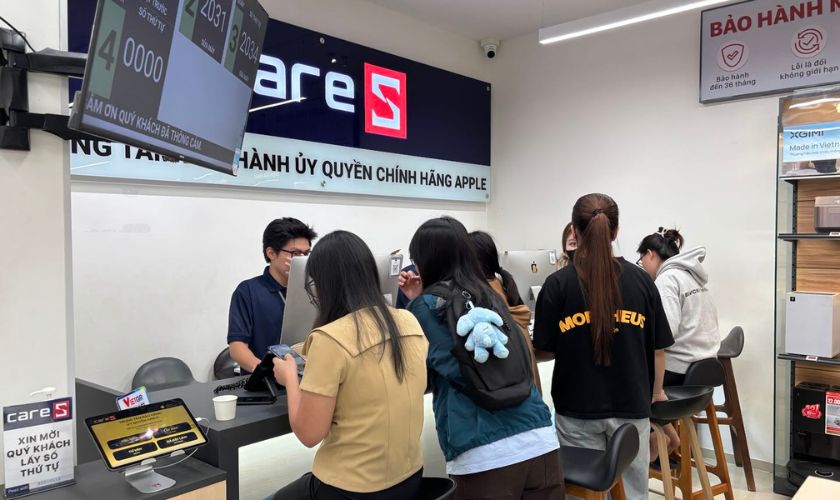 Quy trình thay màn hình iPhone 18 Pro Max chính hãng tại CareS