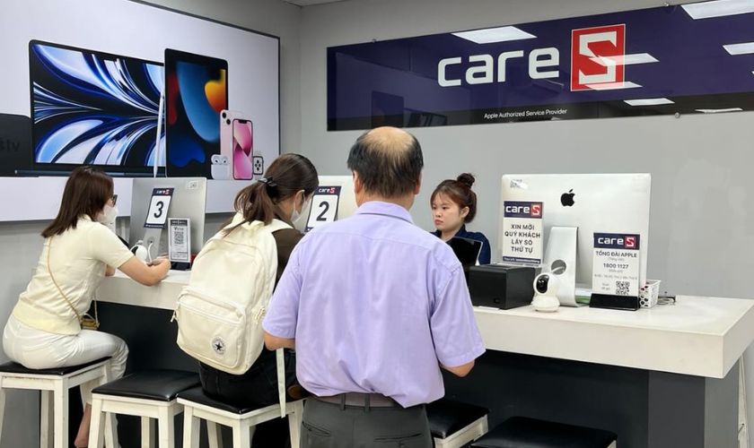 Quy trình thay màn hình iPhone 18 Pro chính hãng tại CareS