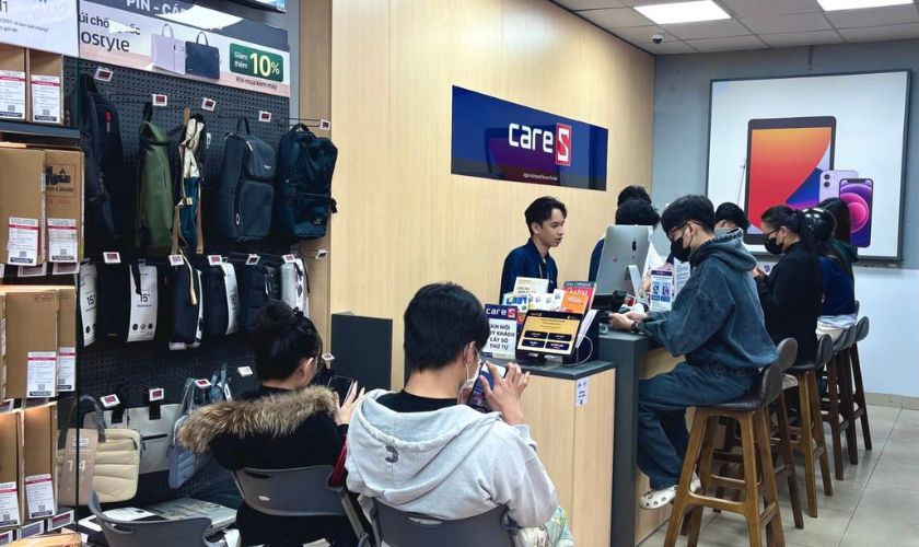 Quy trình thay pin iPhone 18 Pro chính hãng tại CareS
