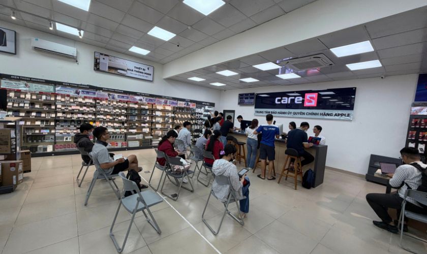 Quy trình thay kính lưng iPhone Duo chuẩn kỹ thuật tại CareS
